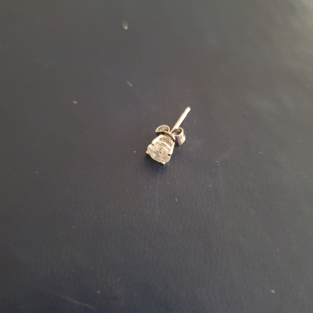 Ross Simon diamond earing